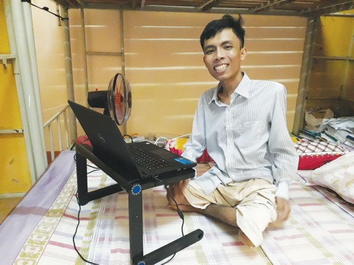 Thí sinh được cha cõng đến trường thi giờ ra sao?