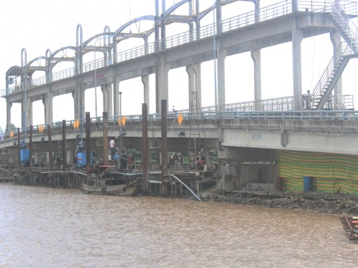 Bến Tre: Đang khẩn trương khắc phục hư hỏng cống ngăn mặn 150 tỉ