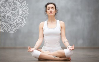 6 bài tập yoga tăng cường sức khỏe toàn diện cho phụ nữ 40 tuổi