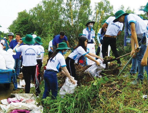 Áo xanh tình nguyện ngày hè