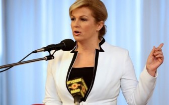 Học hỏi nữ Tổng thống Croatia cách diện đồ vô cùng thông minh