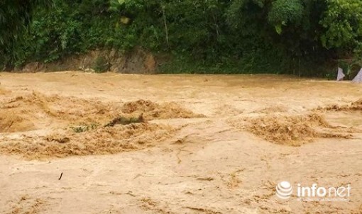 Thanh Hóa: Lũ ống bất ngờ cuốn trôi nhà trong đêm, 2 người chết, 2 người mất tích