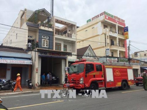 Cà Mau: Chập điện, lửa thiêu rụi tầng 2 của căn nhà