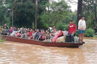 Đại thảm họa vỡ đập thủy điện ở Lào sát mé Việt Nam, cuốn hàng trăm người