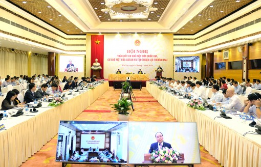 Thủ tướng: Không 'ôm giữ' những điều kiện không cần thiết