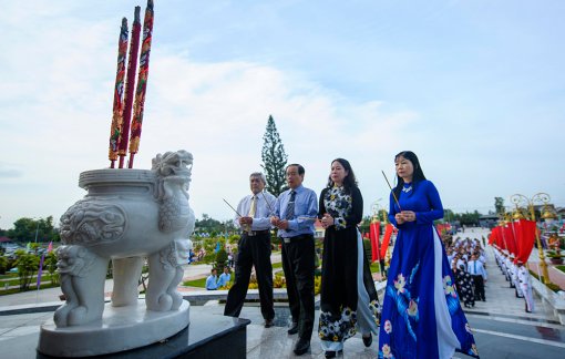 Tỉnh ủy, HĐND, UBND, UBMTTQ Việt Nam tỉnh: Viếng nghĩa trang liệt sĩ tỉnh nhân kỷ niệm 71 năm ngày Thương binh- Liệt sĩ