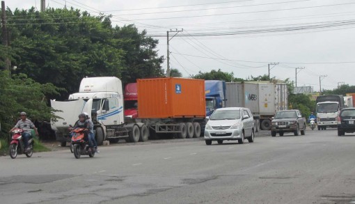 Tuyến tránh Quốc lộ 1 oằn mình “gánh” container, xe tải