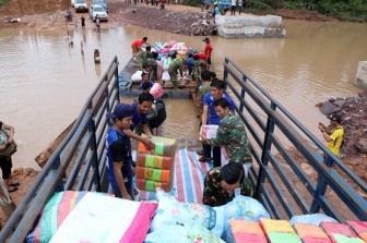 Việt Nam hỗ trợ Lào khắc phục hậu quả sự cố vỡ đập thủy điện