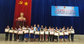 Châu Phú biểu dương 130 học sinh vượt khó, học giỏi