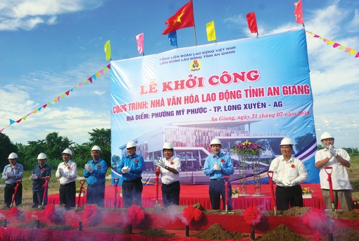 Xây dựng thiết chế văn hóa phục vụ người lao động