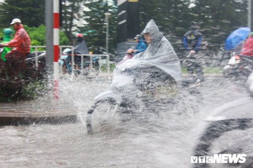 Thời tiết ngày 2-8: Mưa dông tiếp tục bao trùm Bắc Bộ