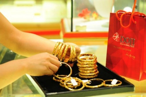 Giá vàng hôm nay 4-8: USD tăng chưa dừng, vàng giảm không thấy đáy