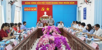 Phó Chủ tịch UBND tỉnh Lê Văn Nưng kiểm tra thực hiện Nghị quyết Trung ương 7 tại Chợ Mới