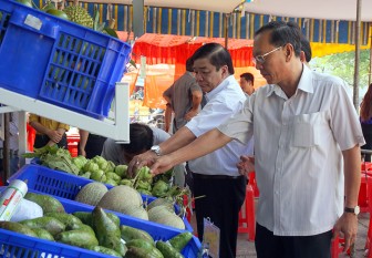 Đảng bộ huyện Phú Tân đưa Nghị quyết vào cuộc sống