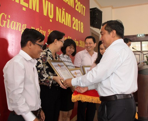 Vượt khó để hoàn thành tốt nhiệm vụ
