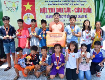 Sôi nổi Hội thi bơi lội - cứu đuối huyện Châu Phú