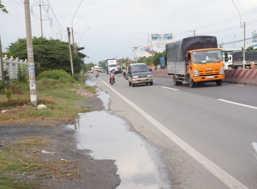 Nhiều đoạn trên Quốc lộ 1 - Tiềm ẩn nguy cơ mất an toàn giao thông