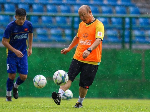 HLV Park Hang-seo: ‘Tuyến giữa còn yếu lắm!’