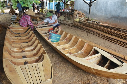 Làng nghề tất bật đón mùa nước về