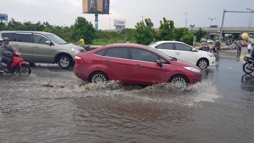 Triều cường làm ngập trong nội ô nhiều tỉnh, thành miền Tây