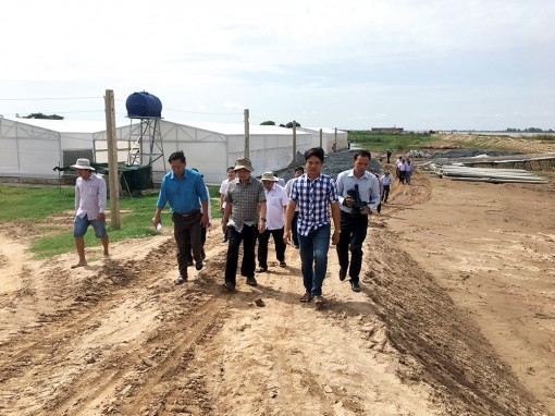 Chủ tịch UBND tỉnh Vương Bình Thạnh thị sát tình hình lũ tại Tân Châu