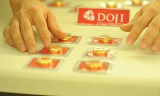 Giá vàng hôm nay 20-8: Đầu cơ USD, vàng mất cơ hội tăng giá
