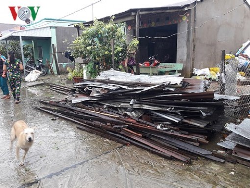 Kiên Giang: Mưa giông làm sập, tốc mái hơn 100 căn nhà
