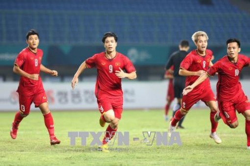ASIAD 2018: Olympic Việt Nam vượt qua Bahrain, lần đầu tiên có mặt tại tứ kết