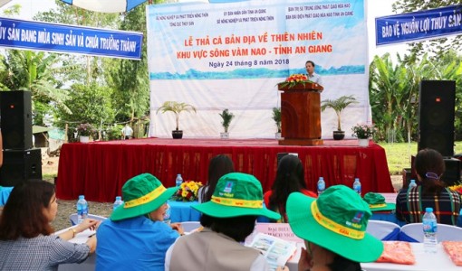 Thả trên 7,6 tấn cá giống quý hiếm về với thiên nhiên