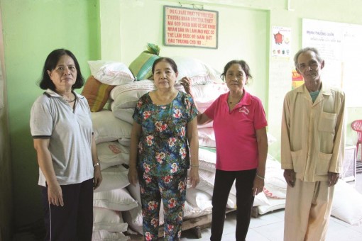 Ấm lòng bếp ăn tình thương ở xã miền núi