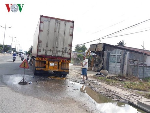 Tiền Giang xử lý việc rửa ô tô trên đường dẫn cao tốc Trung Lương