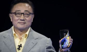 Điện thoại gập đôi sẽ được Samsung công bố trong tháng 11