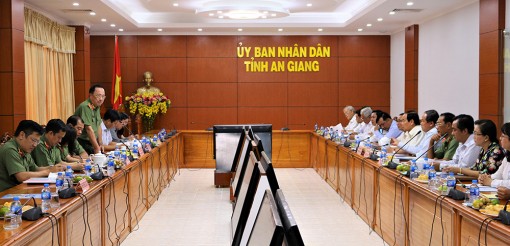 Gắn phong trào thi đua, khen thưởng với thực hiện nhiệm vụ chính trị địa phương