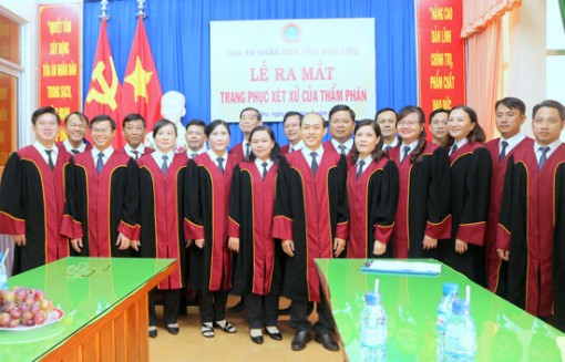 TAND tỉnh Bạc Liêu ra mắt trang phục xét xử mới