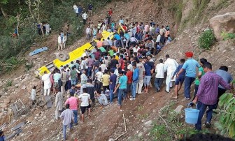 Xe lao xuống hẻm núi tại Ấn Độ, ít nhất 10 người chết