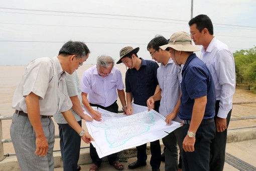 Phó Tổng cục trưởng Tổng cục Thủy lợi khảo sát công tác phòng, chống lũ lụt tại An Giang