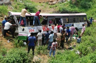 Ấn Độ: Xe buýt lao xuống vực, khiến ít nhất 45 người thiệt mạng