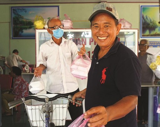 Thêm điểm cơm miễn phí cho người lao động