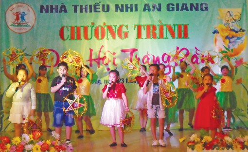 Trung thu đầy ắp yêu thương cho trẻ em nghèo
