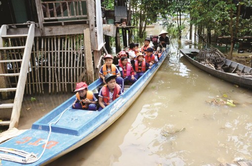 Gian nan đường đến trường của học sinh vùng lũ
