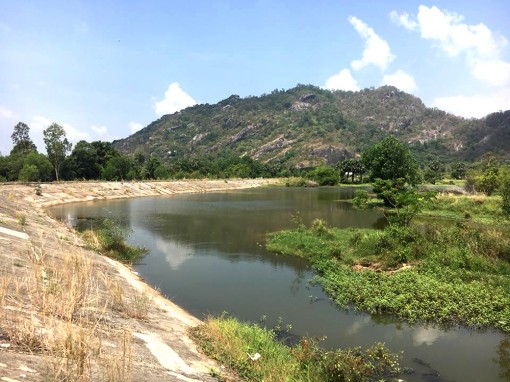 Nước ở lưng chừng trời