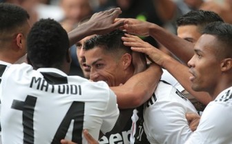 Ronaldo ghi cú đúp, Juventus đánh bại Sassuolo