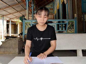 Nghị lực vượt khó của 2 sinh viên mồ côi