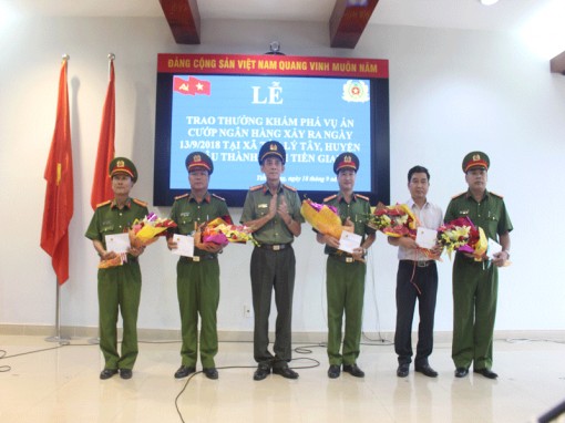 Kẻ cướp ngân hàng tự tử khi bị công an bắt giữ