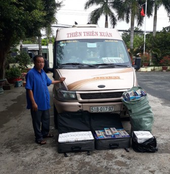 Bắt 2 xe khách Thiên Thiên Xuân vận chuyển gần 2.500 bao thuốc lậu