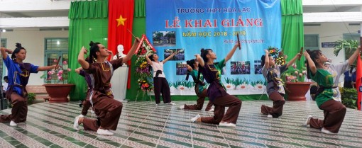 Phú Tân nâng chất các trường THPT