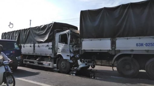 Tiền Giang: Đâm xe liên hoàn trên Quốc lộ 1A gây ùn ứ giao thông