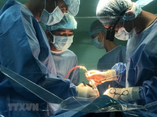 Cận cảnh ca phẫu thuật thành công cho bệnh nhân u tim hiếm gặp