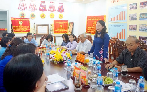 Bí thư Tỉnh ủy gặp gỡ đoàn đại biểu dự Đại hội XII Công đoàn Việt Nam