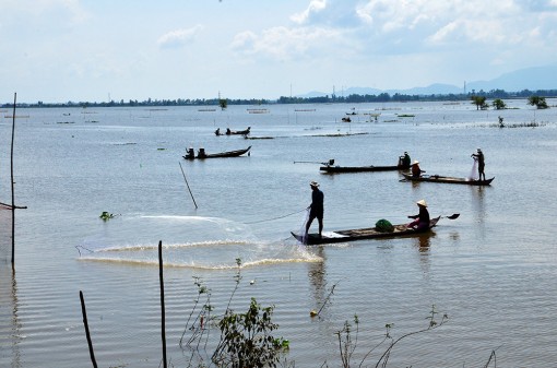 Nhộn nhịp làm ăn mùa nước nổi